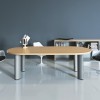 Tavolo riunione ovale con gamba in metallo quadra